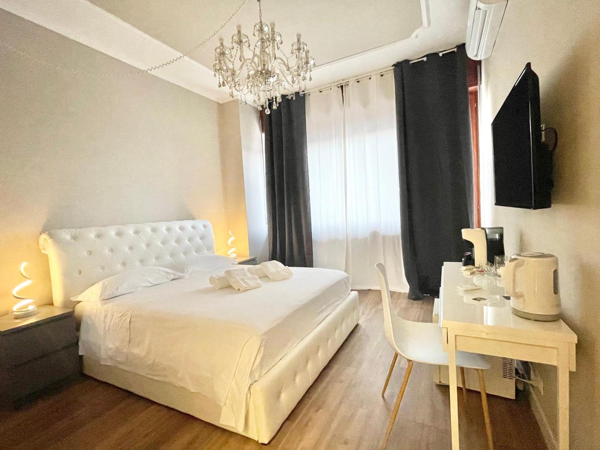 Regina Elena Rooms Пескара Экстерьер фото